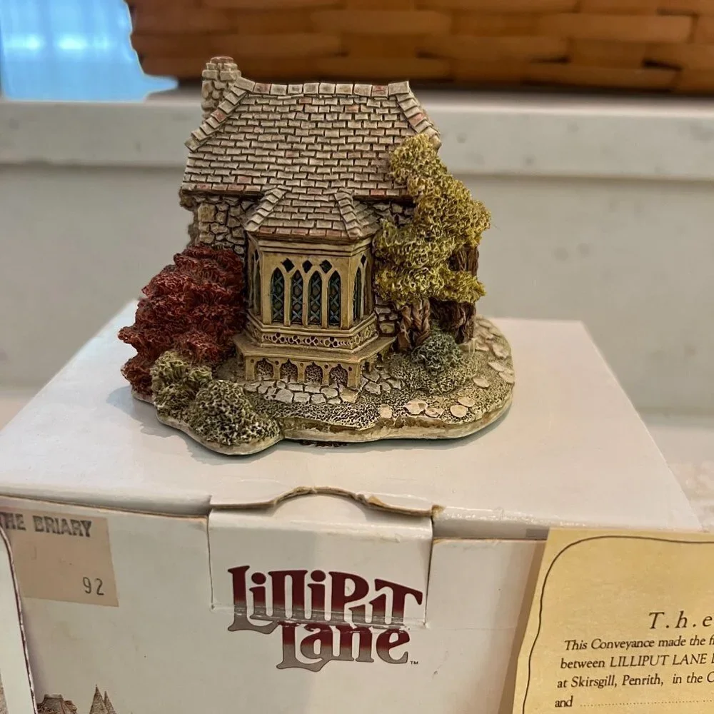 Vintage Lilliput Lane The Briary with box and Deeds